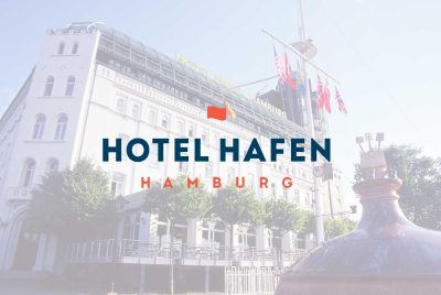 Aussenansicht-Logo-Hotel-Hafen-Hamburg