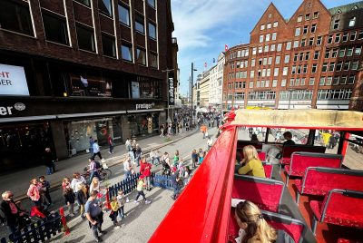 Rote Doppeldecker offenes Verdeck